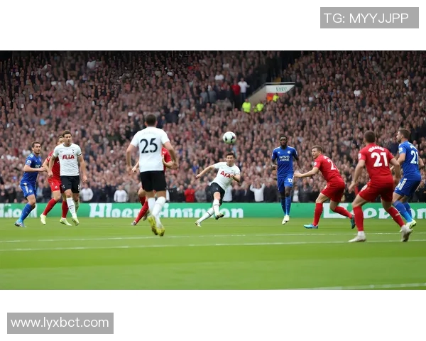 足球明星运球姿势的完美瞬间展现技巧与风采的精彩图片合集